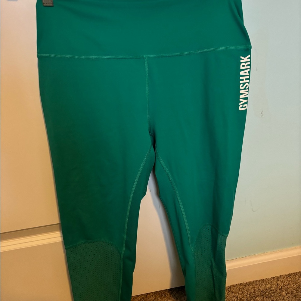 Gymshark pulse cropped leggings in green